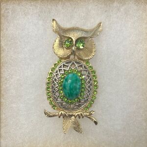 Intricate Gold and Silver Toned Owl Brooch with Green Crystal Accents